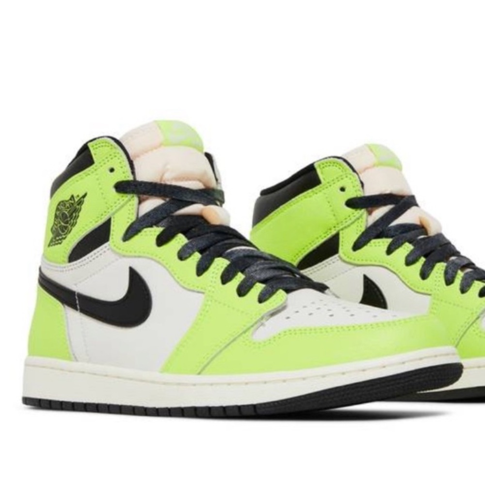 Air Jordan 1 Retro High OG Visionaire Volt Black Sail M 8 W 9.5